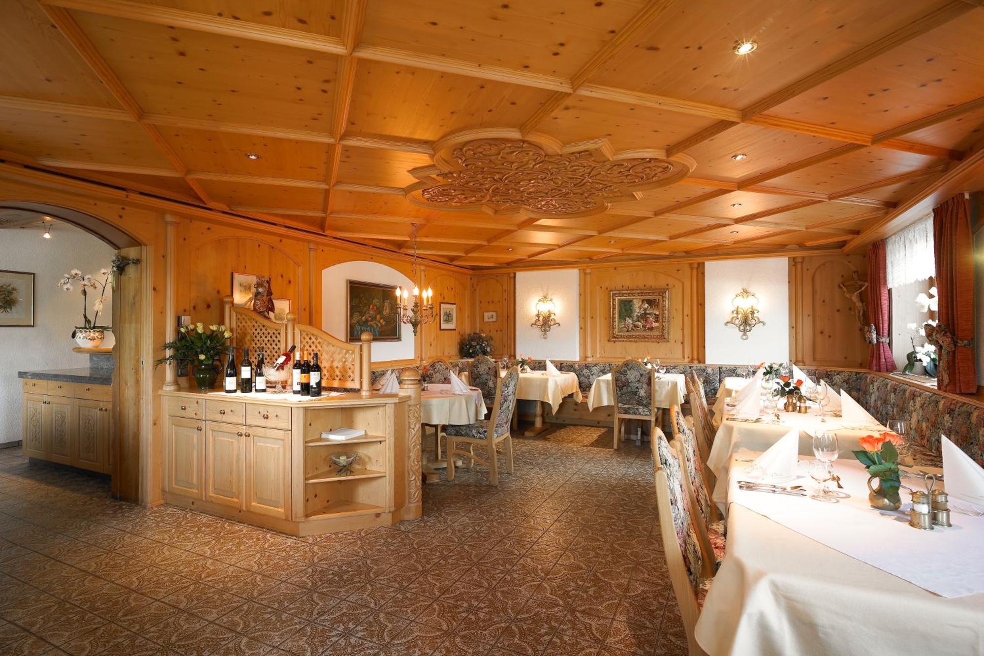 Hotel Montabella シュルンス エクステリア 写真